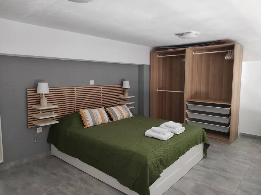 Апартаменты Oliva Loft Эрмуполис Экстерьер фото